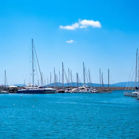 Botel Filipp's House Boat *