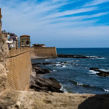 Filipp's House Boat Botel *