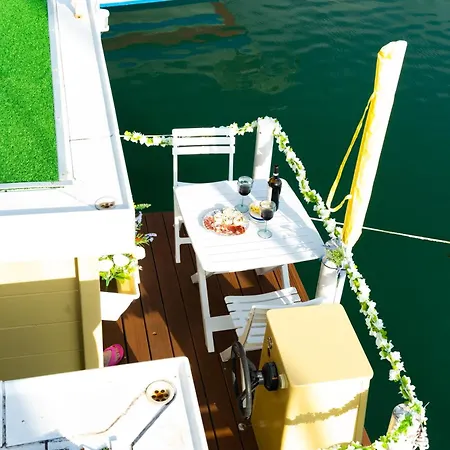 보트호텔 Filipp's House Boat *