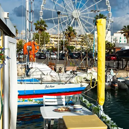 Filipp's House Boat 알게로