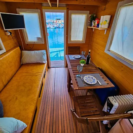 Filipp's House Boat Botel Alghero